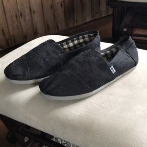 TOMS canvas men’s shoes